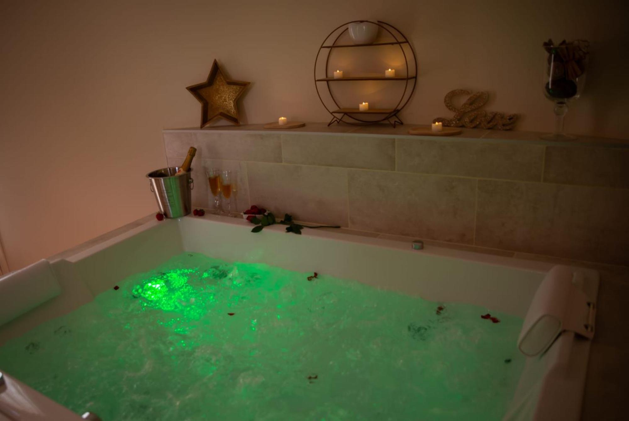 Le Mas Aux Amoureux , Suite Romantique Et Spa Le Barcarès Екстериор снимка